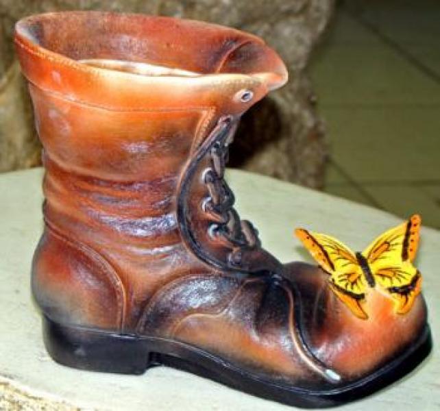Кашпо Ботинок с двумя бабочками
